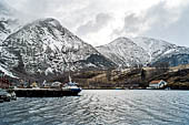 Norvegia, la regione dei fiordi, lungo l'Aurlandsfjord. 